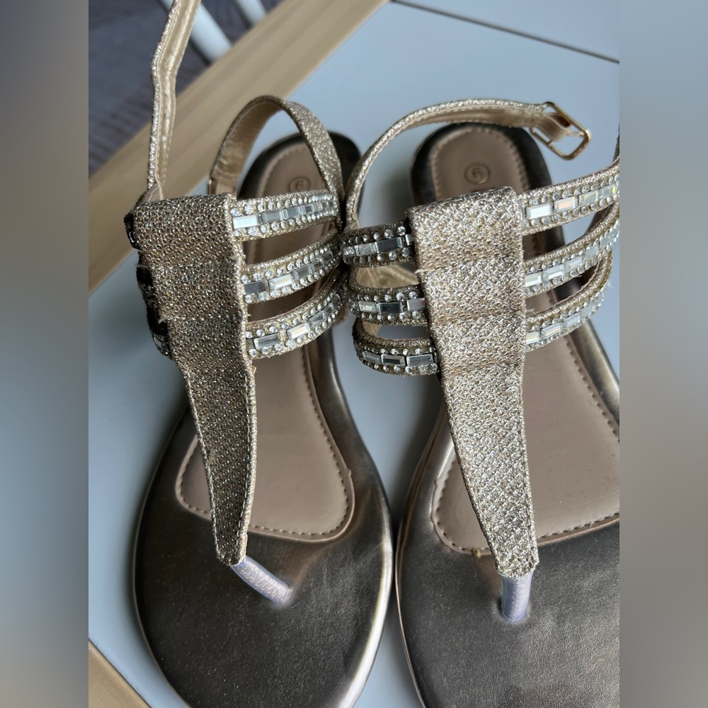 ✨2 for 10$✨ Women's Gold Sandals With Rhinestones - Size 6 - Picture 3 of 4